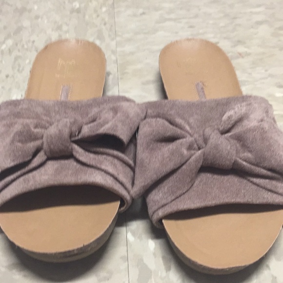 Women’s size 7.5 New direction sandals - Picture 1 of 1